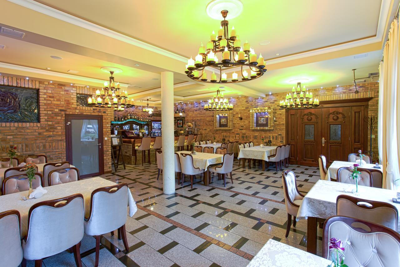 Hotel Roza Kamieniec Wroclawski Exterior foto
