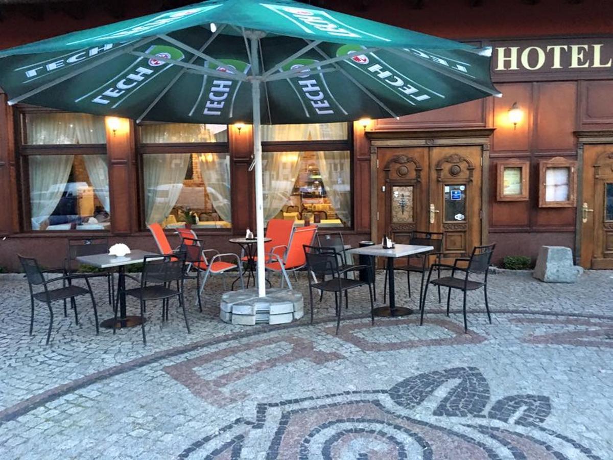 Hotel Roza Kamieniec Wroclawski Exterior foto
